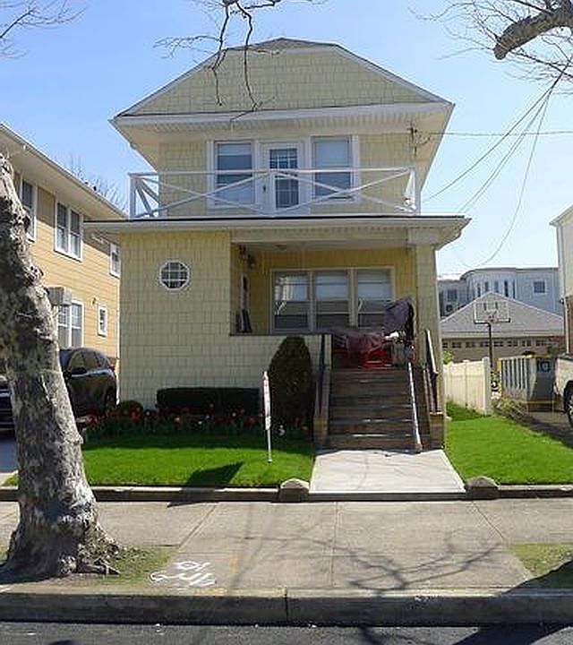 1st image of 218 141st Bch
