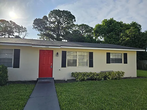1360 Park Ln Photo 1