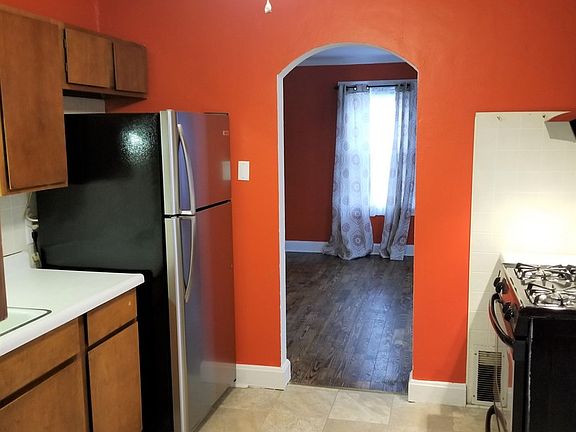 4th image of 845 Ellwood Ave