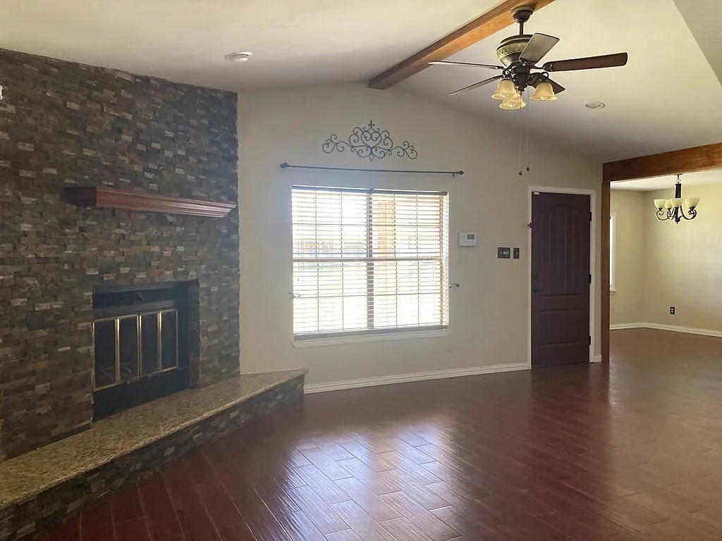 3 bed, 1240 sqft, $1,600 — Photo 4