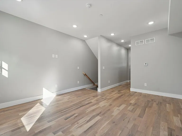 5412 Delancey St — Photo 6
