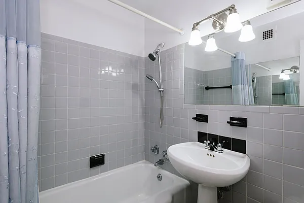 Sold by Nest Seekers International | media 8