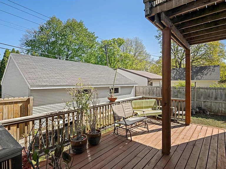 1727 Marshall Ave — Photo 12