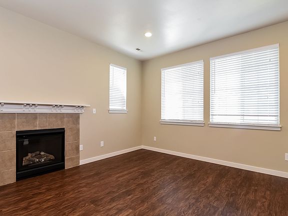 3rd image of 1454 51st St NE