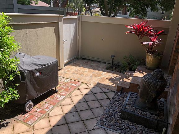 Charcoal/Gas BBQ Included!