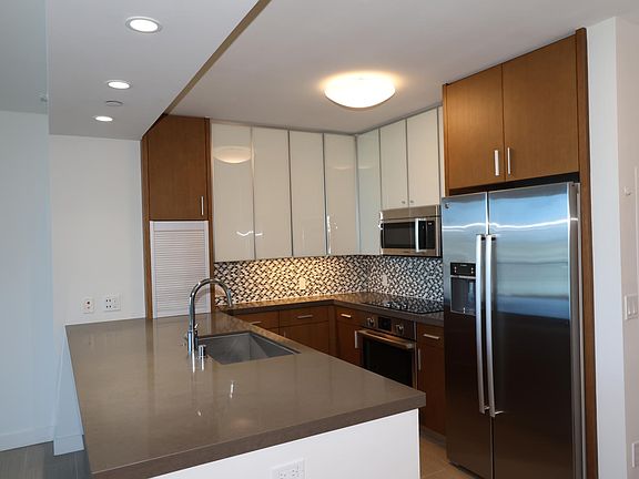 3rd image of 600 Ala Moana Blvd #402