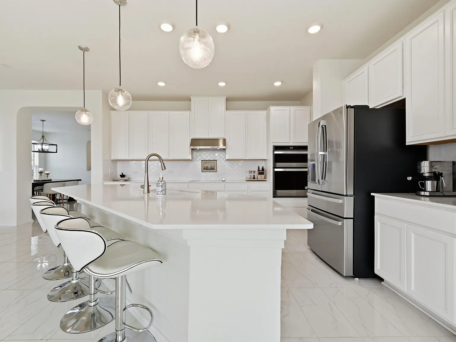 5 bed, 2.5 bath, 3476 sqft, $3,200 — Photo 1