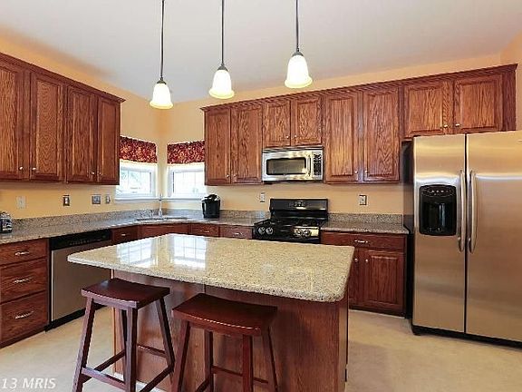 4th image of 639 Nathan Pl NE