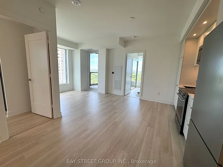 60 Central Park Dr #2013 — Photo 12