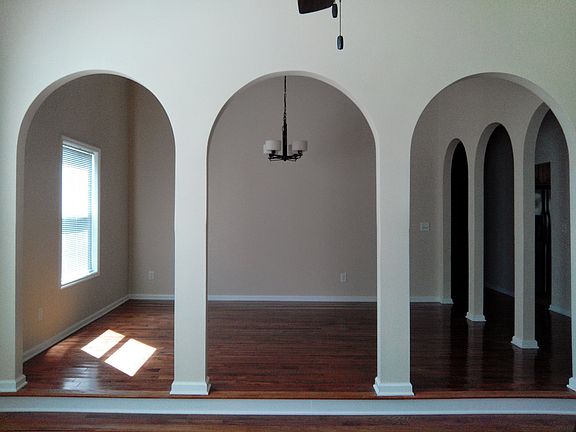 5th image of 710 W Nocturne Dr