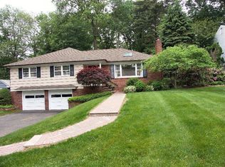 46 Sherwood Dr, Ramsey, NJ 07446