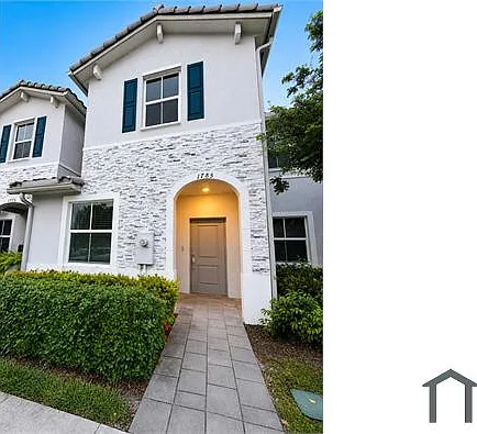 3 bed, $2,500 — Photo 2