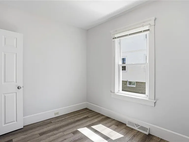 1009 Willett Ave E — Photo 21