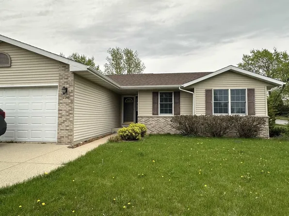 290 Oakbrook Drive, Lake Mills, WI 53551