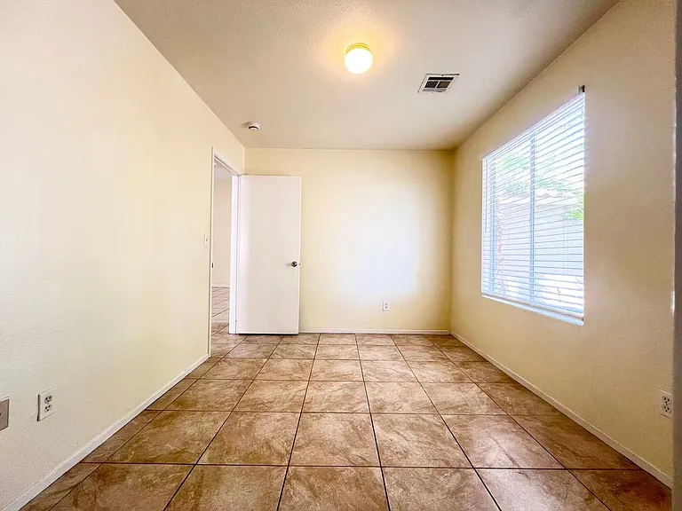 2137 Windhurst St — Photo 11
