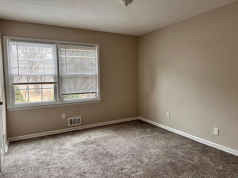 702 Cassville Rd — Photo 5
