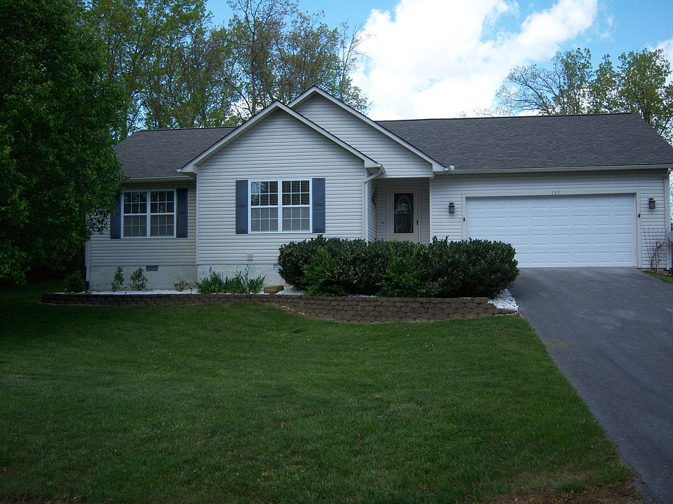1st image of 163 Carriage Dr