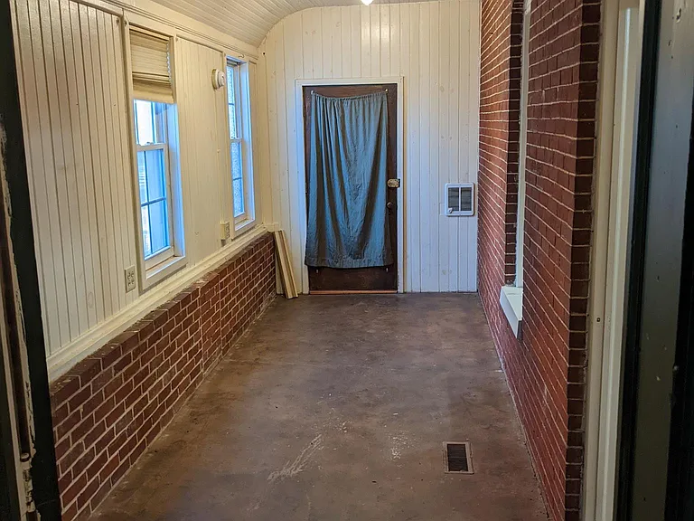 201 W King St #1 — Photo 20