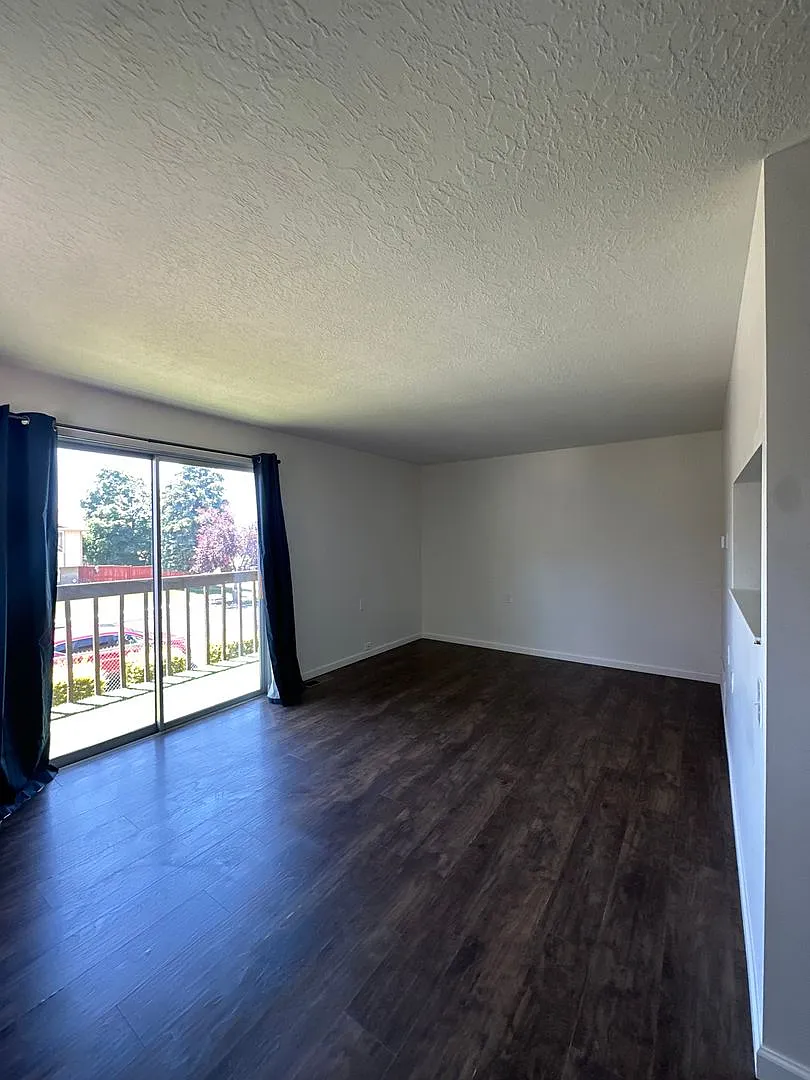 MacKinnon Meadows Apartments — Photo 3