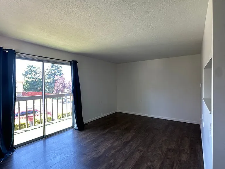 745 E Lazon Dr — Photo 3