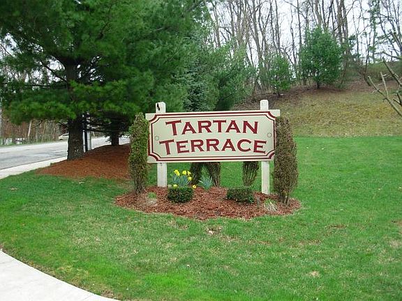 In Pet-Friendly Tartan Te