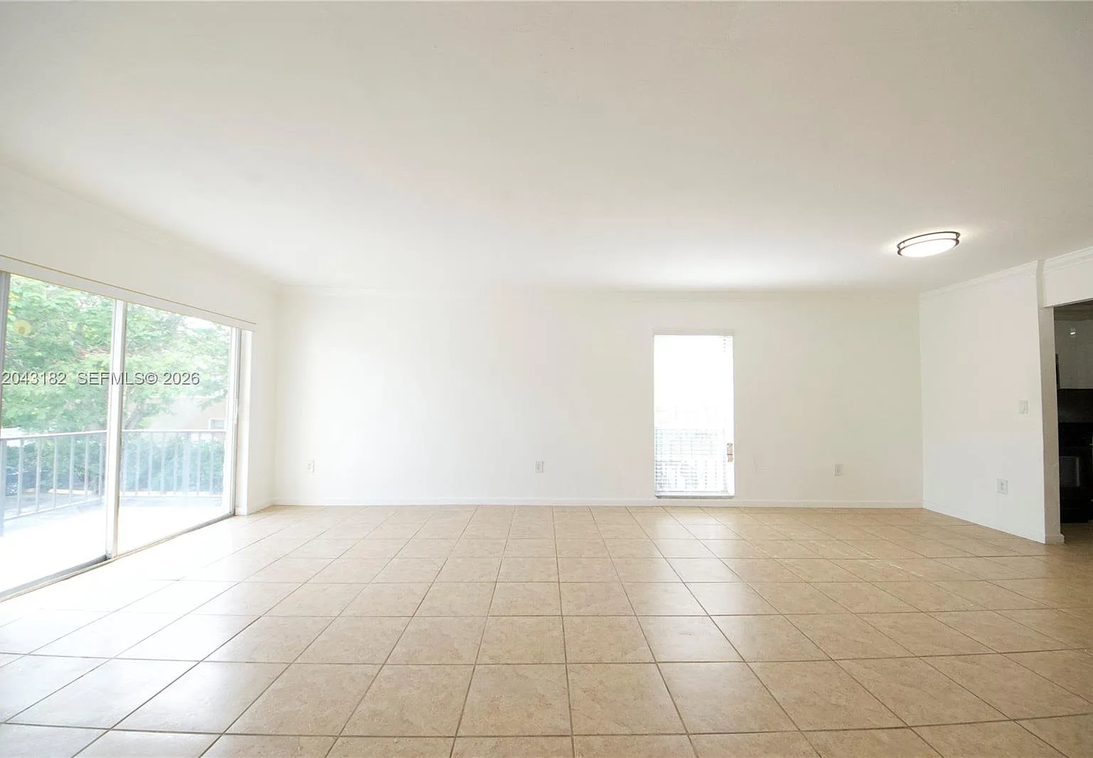 Dadeland Grove Condo — Photo 1
