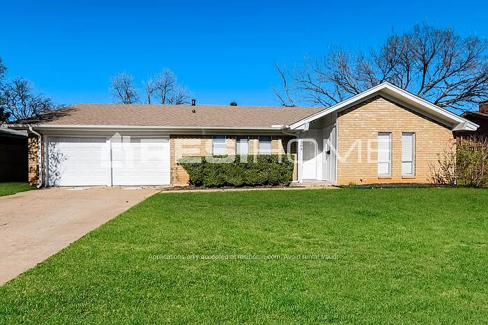 1304 Lyric Dr — Photo 1