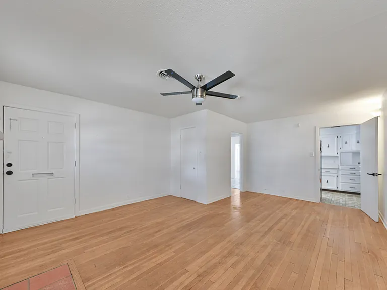 518 Dresden Dr #1 — Photo 3
