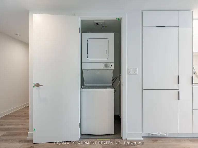 370 Martha St #309 — Photo 7