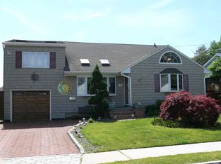 4 Malcolm St, West Babylon, NY 11704