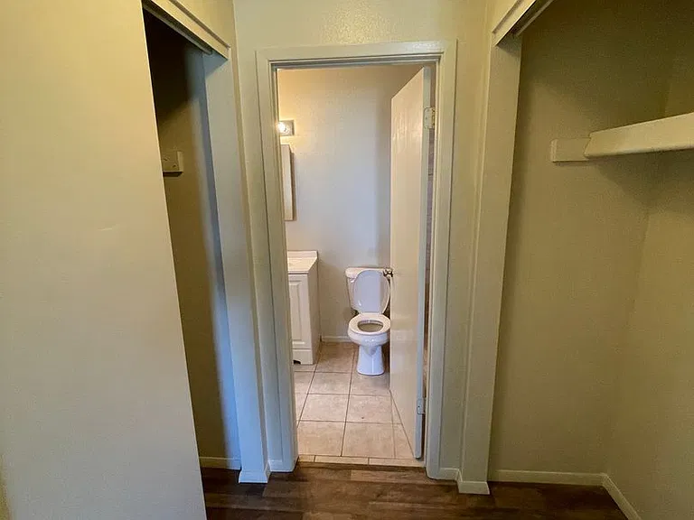 1716 S 46th Dr — Photo 8