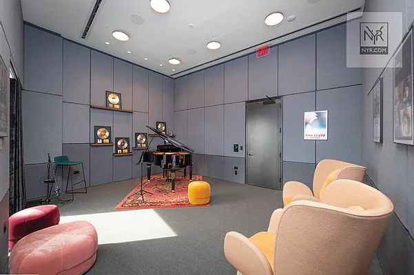 Rented by New York Residence | media 23