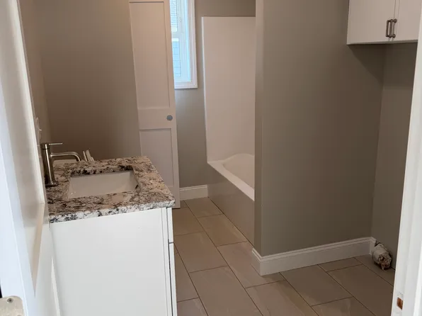 8 Turano Ave Floor 2, Westerly, RI 02891