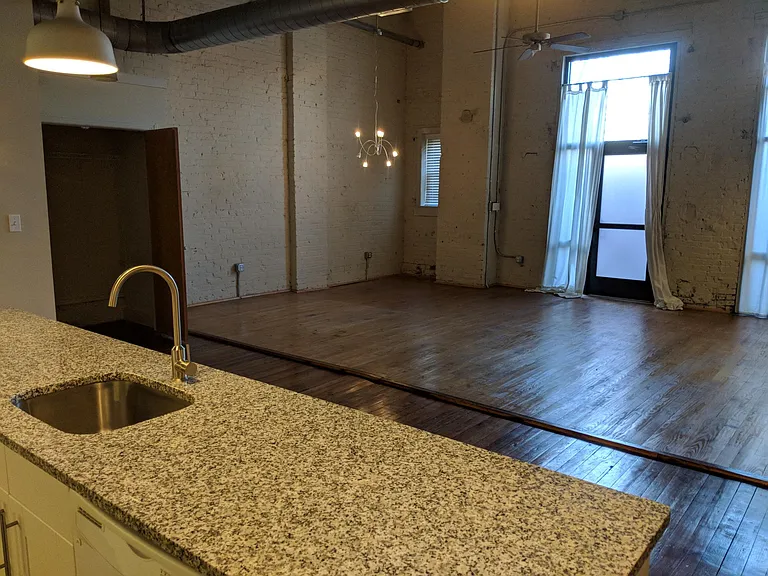 1300 Main St #102 — Photo 9
