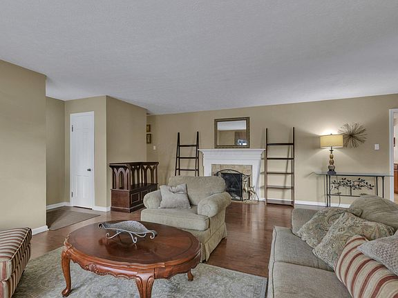 5th image of 122 Wilshire Dr