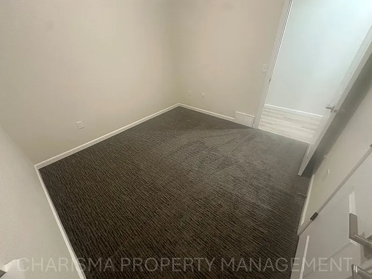 32nd Street Condominiums — Photo 40