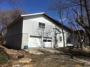 3227 W Calhoun St, Springfield, MO 65802