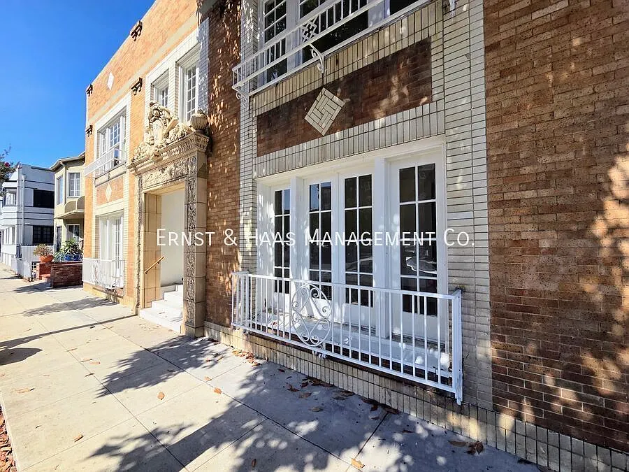 Charming Remodeled 2-Bedroom Near Downtown Long Beach!*Move-In Special* — Photo 1