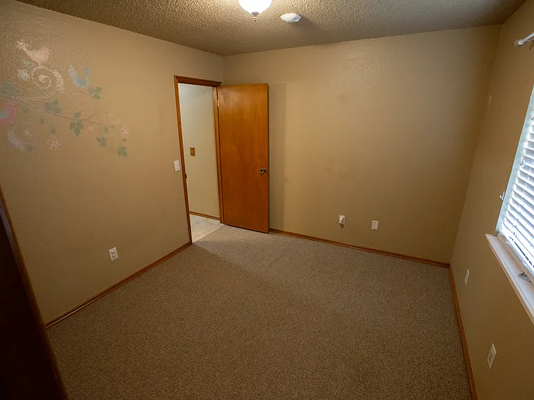 2208 NE 10th St — Photo 37