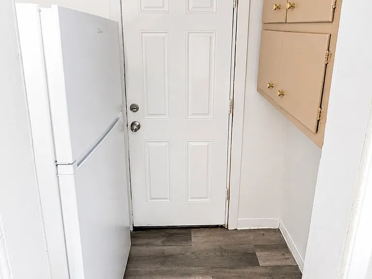 396 Liberty St — Photo 17