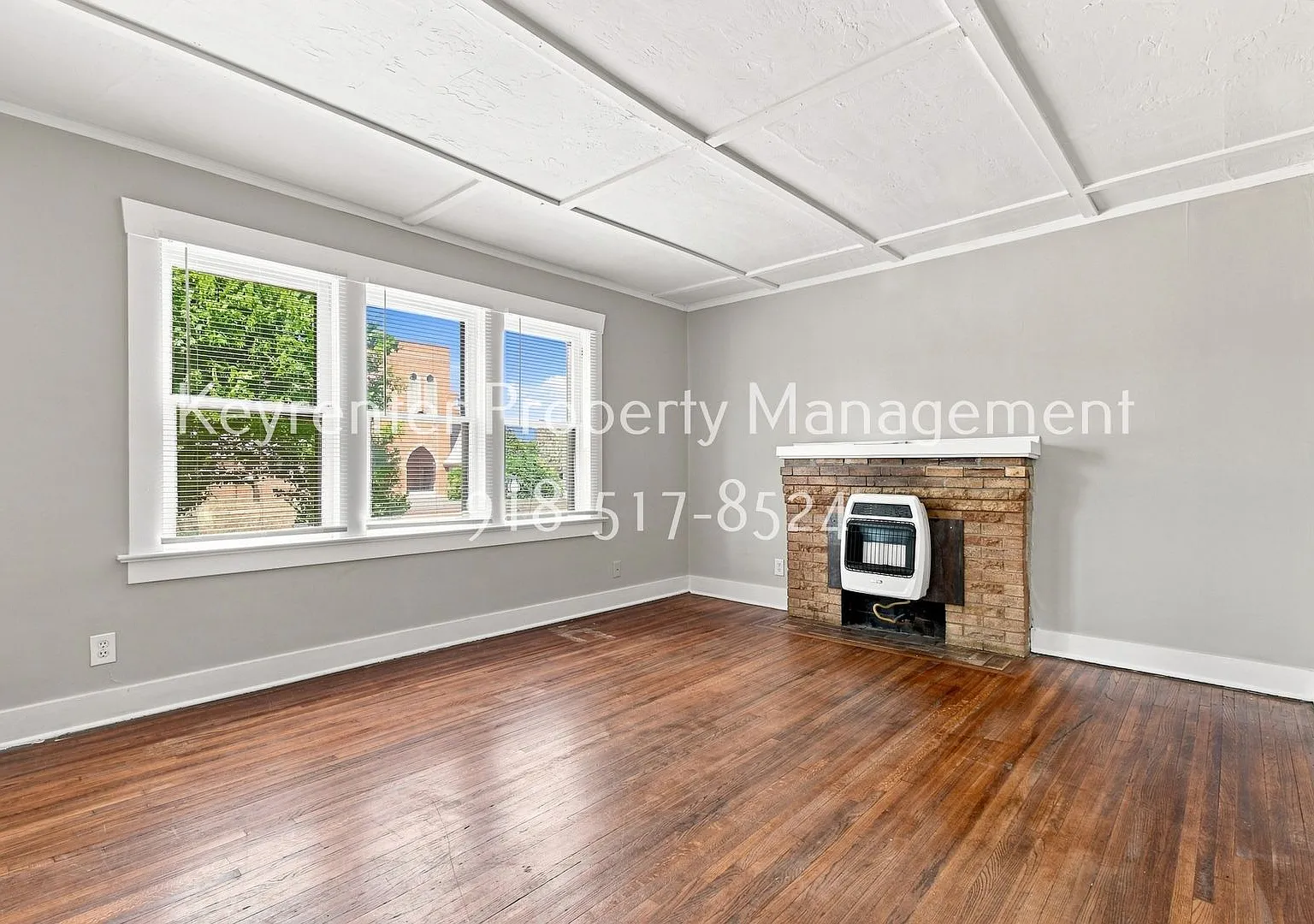 E 5th Pl Duplex — Photo 3