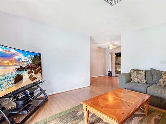4th image of 1476 Layton Ave