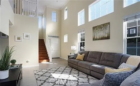 4 bed, 2293 sqft, $5,750 — Photo 2