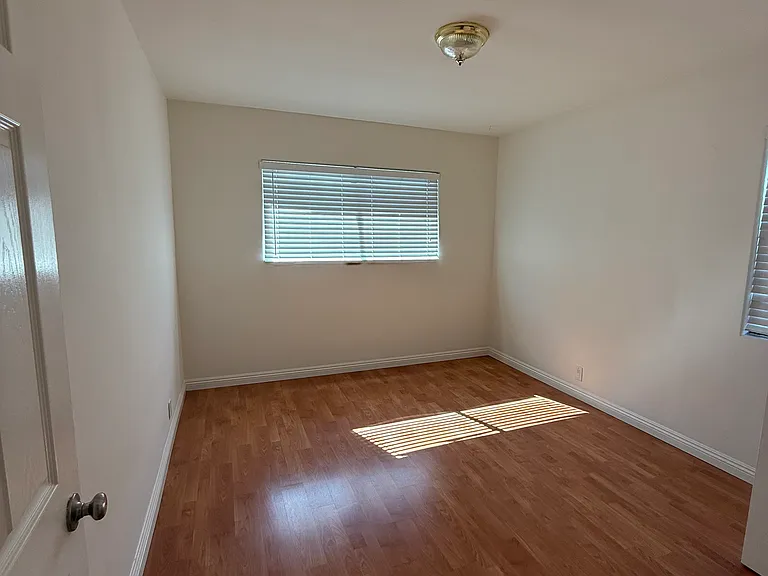 5935 Buffalo Ave #5937-1/2 — Photo 16