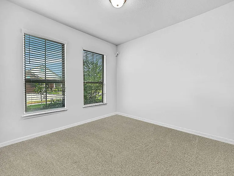 204 Belford St — Photo 17