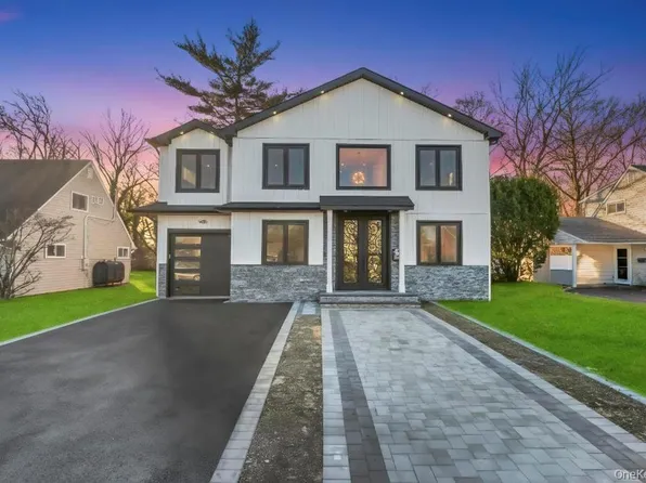 126 Rim Lane, Hicksville, NY 11801