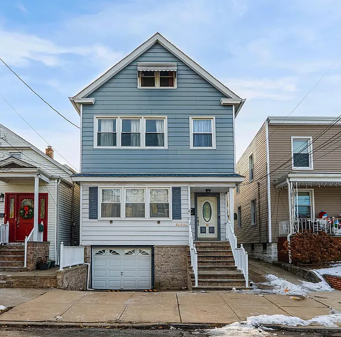 2 bed, 800 sqft, $1,900 — Photo 1