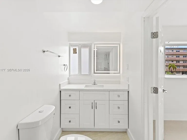 319 NE 14th Ave #201 — Photo 13
