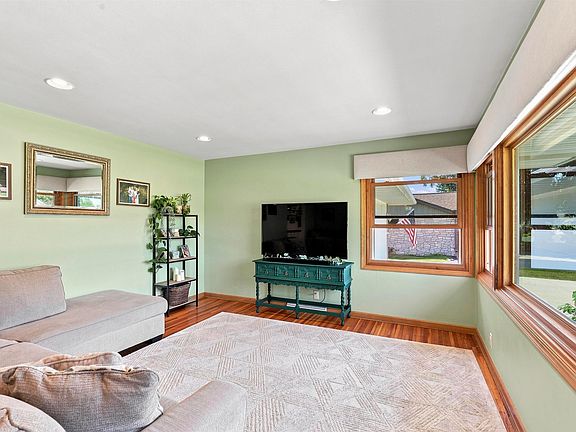 5th image of 4521 W Capitol Dr