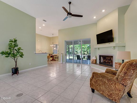 3rd image of 4117 Salina Ln